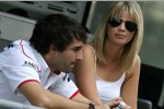 Timo Glock und Freundin Isabell Reis schauen sich den Grand Prix von Abu Dhabi an