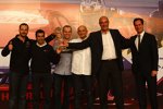 Yvan Muller, Jordi Gené, Rickard Rydell und Gabriele Tarquini (SEAT) freuen sich mit Teamchef Jaime Puig über den WM-Gewinn