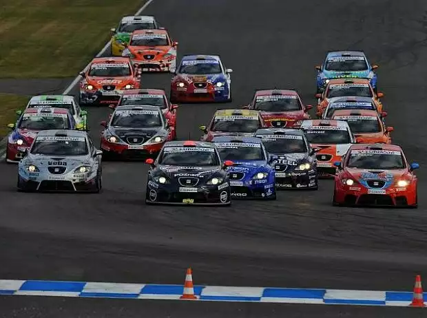 Start zum SEAT Supercopa in Oschersleben Titel-Bild zur News: Start zum SEAT Supercopa in Oschersleben