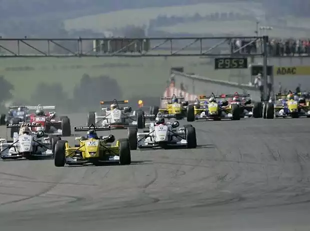 Titel-Bild zur News: Formel-3-Start am Sachsenring
