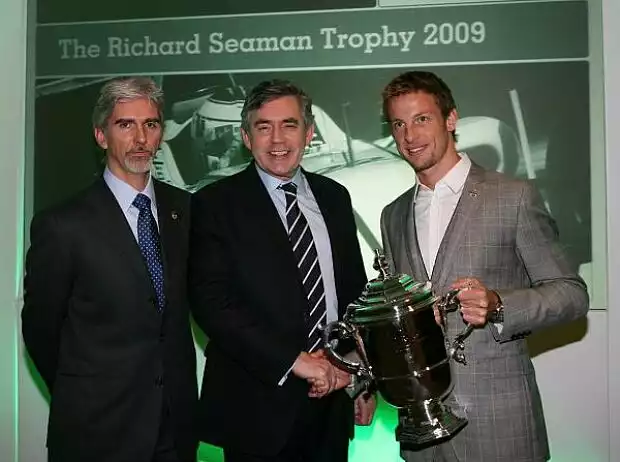 Damon Hill, Gordon Brown und Jenson Button bei den BRDC-Awards 2009 Titel-Bild zur News: Damon Hill, Gordon Brown und Jenson Button bei den BRDC-Awards 2009