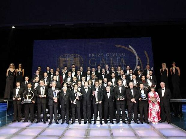 Siegerfoto mit den Preisträgern der FIA Siegerfoto mit den Preisträgern der FIA