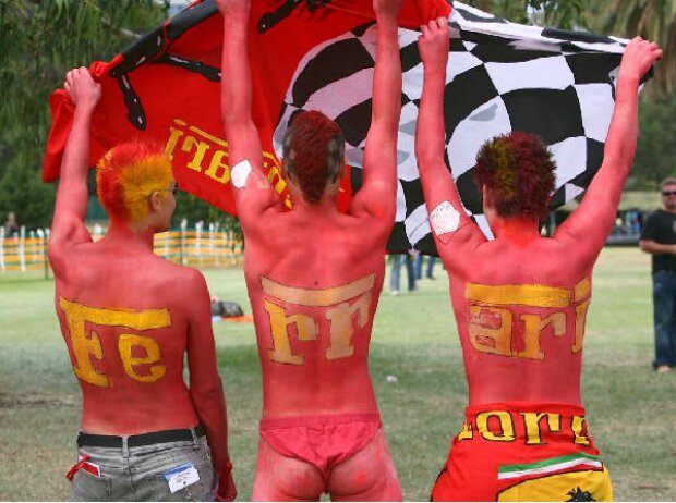 Titel-Bild zur News: Ferrari-Fans