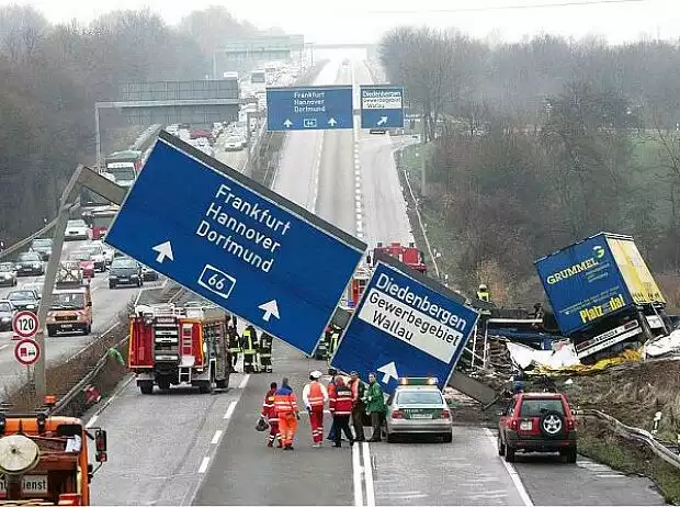 Titel-Bild zur News: Unfall