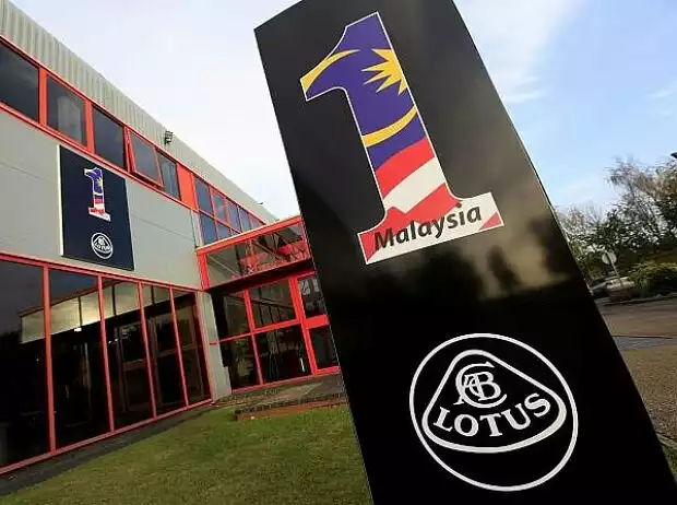 Titel-Bild zur News: Firmenschild bei Lotus