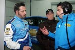 Yvan Muller und Robert Huff (Chevrolet) im Gespräch mit ihrem Ingenieur