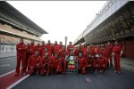 Valentino Rossi (Ferrari) mit dem Ferrari-Testteam