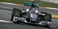 Mercedes-Silberpfeil mit Petronas-Branding