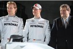 Nico Rosberg (Mercedes), Michael Schumacher (Mercedes) und Norbert Haug (Mercedes-Motorsportchef) 