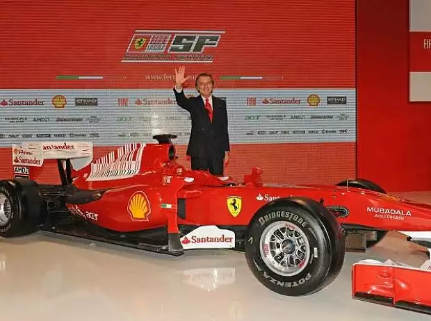 Luca di Montezemolo mit dem Ferrari F10 Titel-Bild zur News: Luca di Montezemolo mit dem Ferrari F10