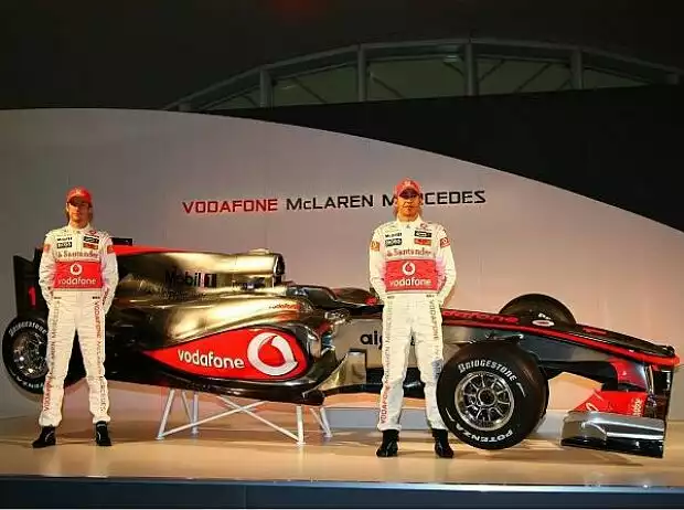 Lewis Hamilton, MP4-25, Jenson Button Titel-Bild zur News: Lewis Hamilton, MP4-25, Jenson Button