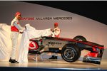 Jenson Button (McLaren) und Lewis Hamilton (McLaren) enthüllen den neuen McLaren-Mercedes MP4-25