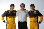 Robert Kubica (Renault) Vitaly Petrov (Campos) Eric Boullier 