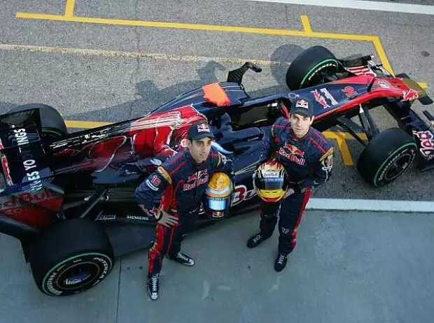 Sébastien Buemi, Jaime Alguersuari und der neue STR5 Titel-Bild zur News: Sébastien Buemi, Jaime Alguersuari und der neue STR5