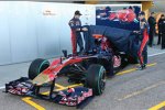 Jaime Alguersuari (Toro Rosso) und Sébastien Buemi (Toro Rosso) enthüllen den Toro Rosso STR5