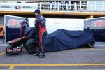 Jaime Alguersuari (Toro Rosso) und Sébastien Buemi (Toro Rosso) enthüllen den Toro Rosso STR5