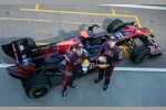 Sébastien Buemi (Toro Rosso) und Jaime Alguersuari (Toro Rosso) enthüllen den Toro Rosso STR5