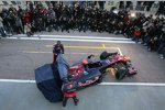Sébastien Buemi (Toro Rosso) und Jaime Alguersuari (Toro Rosso) enthüllen den Toro Rosso STR5