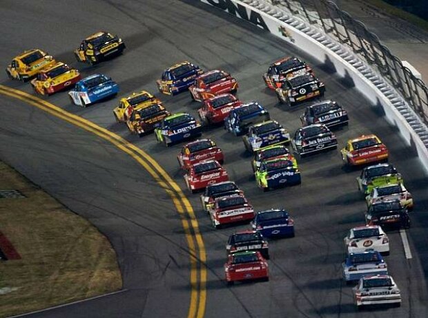 Elliott Sadler, Matt KensethDaytona, Daytona International Speedway