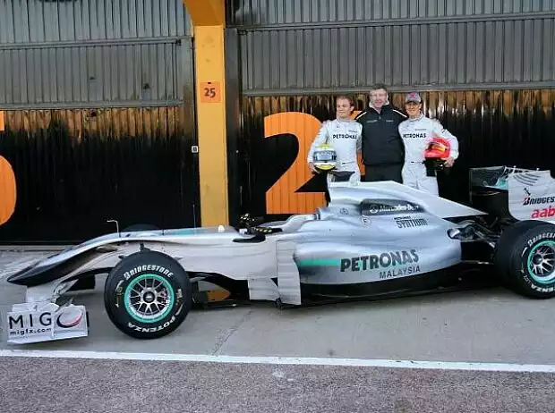 Ross Brawn (Teamchef), Nico Rosberg, Michael Schumacher Titel-Bild zur News: Ross Brawn (Teamchef), Nico Rosberg, Michael Schumacher