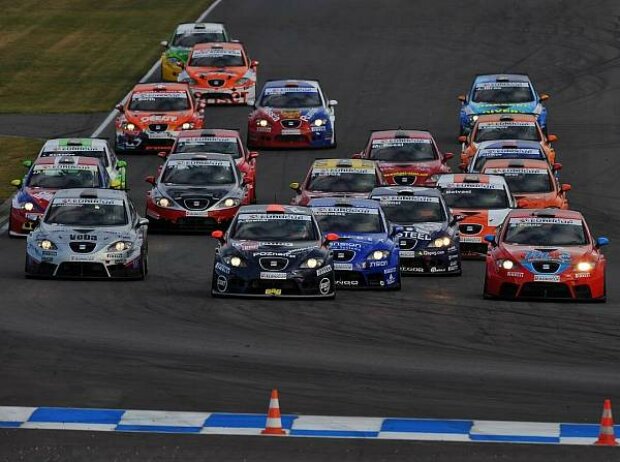 Start zum SEAT Supercopa in Oschersleben Start zum SEAT Supercopa in Oschersleben
