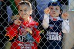 Zwei junge NASCAR-Fans