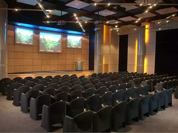 Präsentationssaal in der Williams-Fabrik in Grove Titel-Bild zur News: Präsentationssaal in der Williams-Fabrik in Grove