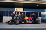 Adrian Newey (Technischer Direktor), Sebastian Vettel (Red Bull), Mark Webber (Red Bull) und Christian Horner (Teamchef) 