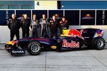 Rob Marshall (Entwicklungschef), Adrian Newey (Technischer Direktor), Sebastian Vettel (Red Bull), Mark Webber (Red Bull) und Christian Horner (Teamchef) 