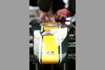 Der neue Lotus T127 beim Rollout am Dienstag in Silverstone mit Fairuz Fauzy am Steuer