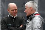 Jock Clear (Renningenieur von Nico Rosberg) spricht mit dem derzeit arbeitslosen Geoff Willis