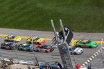 Kyle Busch innen auf Pole, außen Carl Edwards