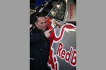 Scott Speeds Crewchief Jimmy Elledge legt selbst Hand an (Red Bull) 