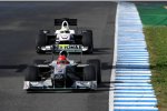 Michael Schumacher (Mercedes) vor Pedro de la Rosa (BMW Sauber F1 Team) 