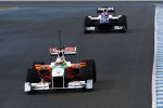 Paul di Resta (Force India) vor Rubens Barrichello (Williams) 