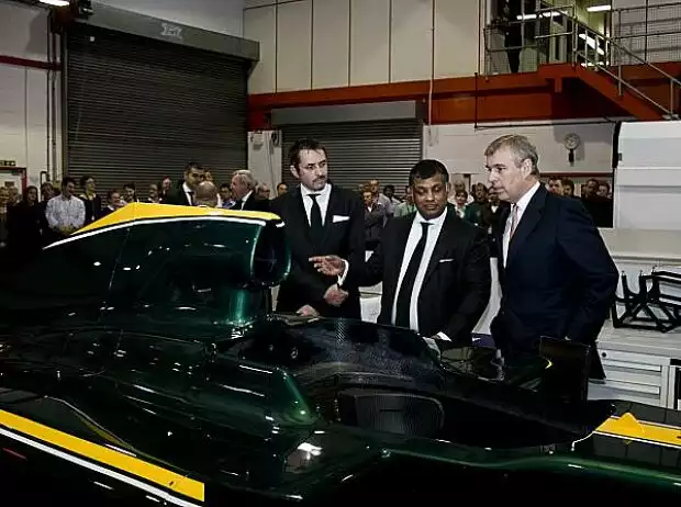 Prinz Andrew, Herzog von York, zu Besuch bei Lotus Titel-Bild zur News: Prinz Andrew, Herzog von York, zu Besuch bei Lotus