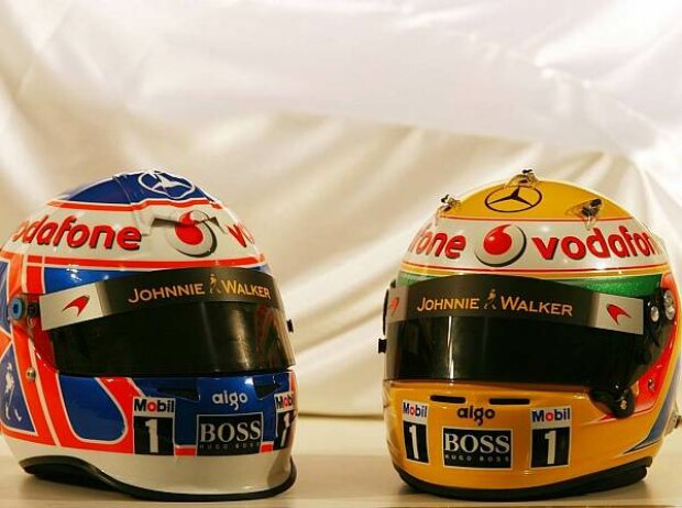 Titel-Bild zur News: Helme von Jenson Button und Lewis Hamilton