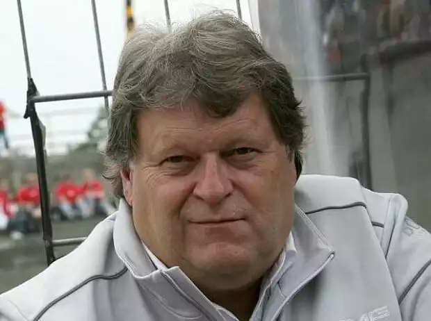 Titel-Bild zur News: Norbert Haug (Mercedes-Motorsportchef)