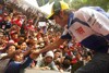 Bild zum Inhalt: Rossi und Lorenzo touren durch Indonesien