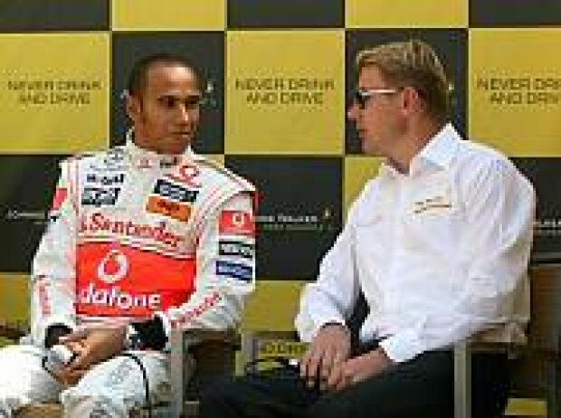 Titel-Bild zur News: Lewis Hamilton und Mika Häkkinen