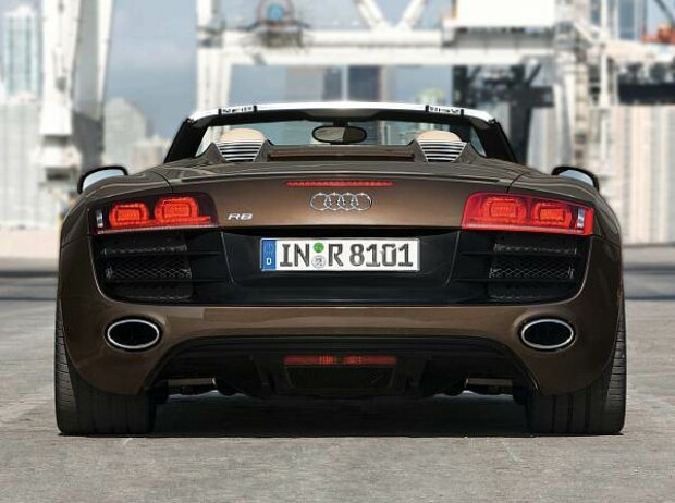 Audi R8 Spyder 5.2 FSI quattro Audi R8 Spyder 5.2 FSI quattro