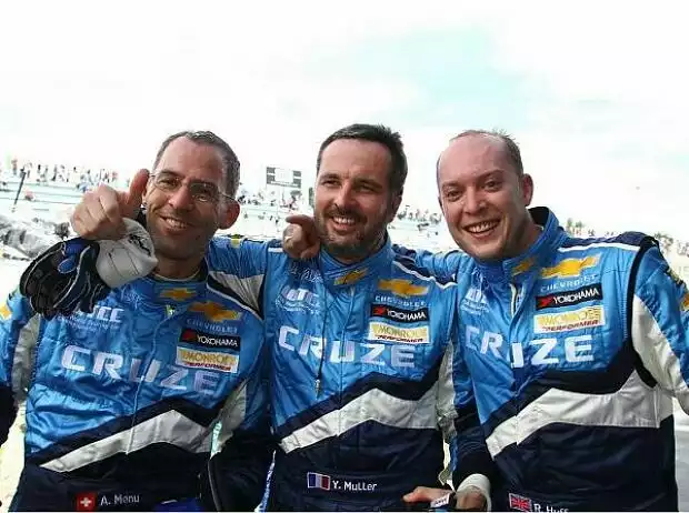 Alain Menu, Robert Huff, Yvan Muller Titel-Bild zur News: Alain Menu, Robert Huff, Yvan Muller