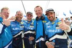 Alain Menu, Robert Huff, Yvan Muller (Chevrolet) feiern mit ihren Chefs