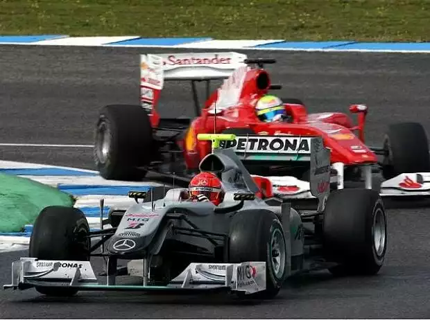 Michael Schumacher vor Felipe Massa Titel-Bild zur News: Michael Schumacher vor Felipe Massa