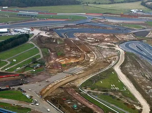 Umbauarbeiten in Silverstone Titel-Bild zur News: Umbauarbeiten in Silverstone
