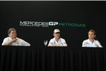 Norbert Haug (Mercedes-Motorsportchef), Michael Schumacher (Mercedes) und Nico Rosberg (Mercedes) 