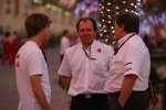 Sebastian Vettel (Red Bull), Willy Rampf (Technischer Direktor) und Norbert Haug (Mercedes-Motorsportchef) 