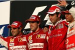 Felipe Massa (Ferrari), Fernando Alonso (Ferrari), Stefano Domenicali (Teamchef) und Lewis Hamilton (McLaren) 