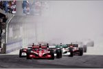 Staubwolke: Start mit Dario Franchitti (Ganassi)