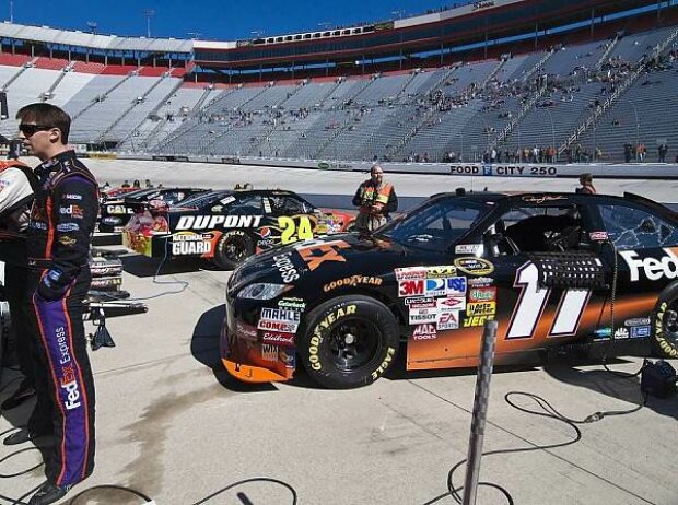 Denny Hamlin, Joey LoganoBristol, Bristol Motor Speedway Denny Hamlin, Joey LoganoBristol, Bristol Motor Speedway